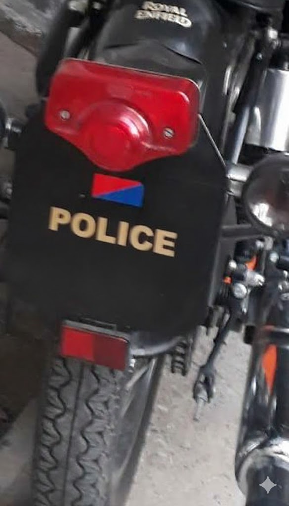 వాహనాలపై అనధికారిక police స్టిక్కర్ల సమస్య – పరిష్కార మార్గాలు